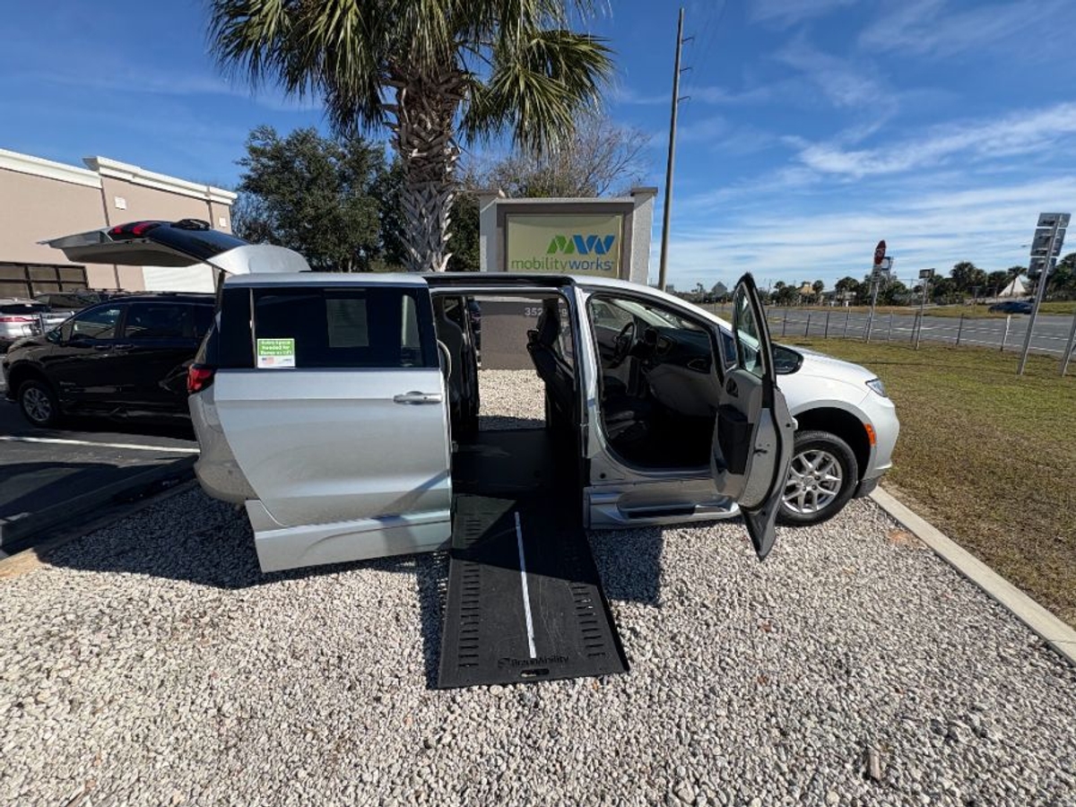 2024 CHRYSLER PACIFICA - Image 16