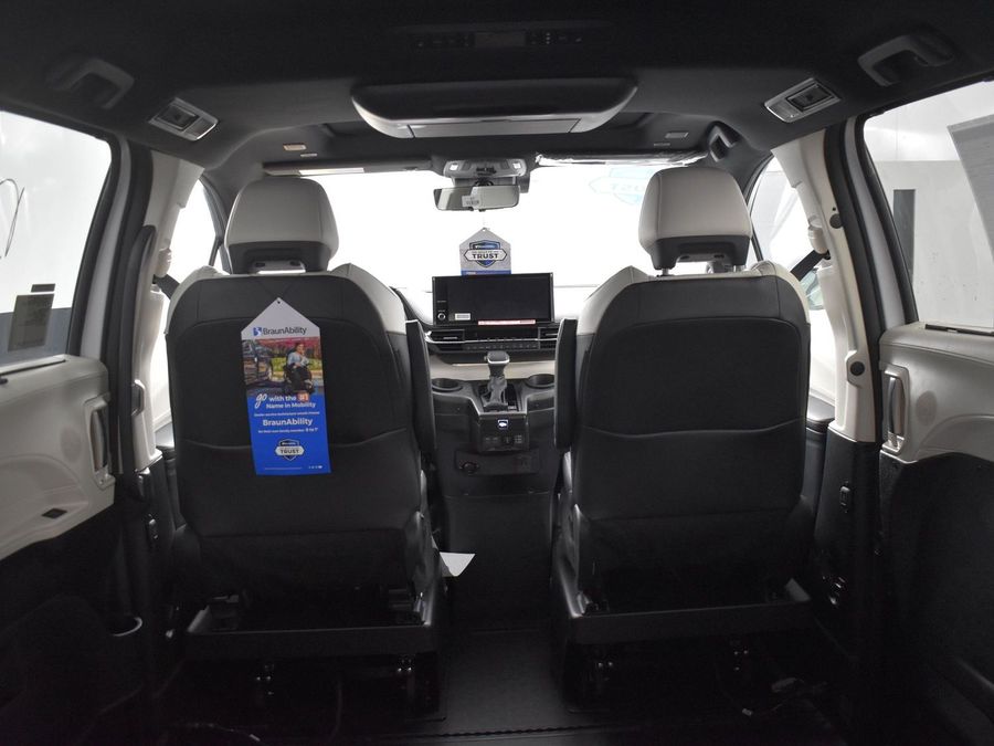 New 2025 Toyota Sienna Hybrid Platinum - BraunAbility Side Entry Entry In Floor Automatic Ramp
