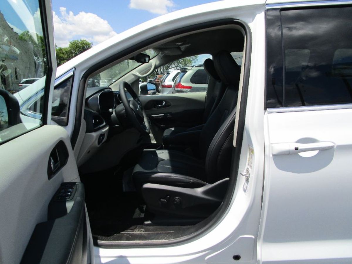 2023 CHRYSLER PACIFICA - Image 12