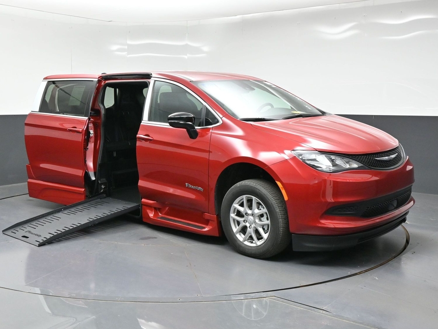 New 2026 Chrysler Voyager LX - BraunAbility Side Entry Fold Out Automatic Ramp