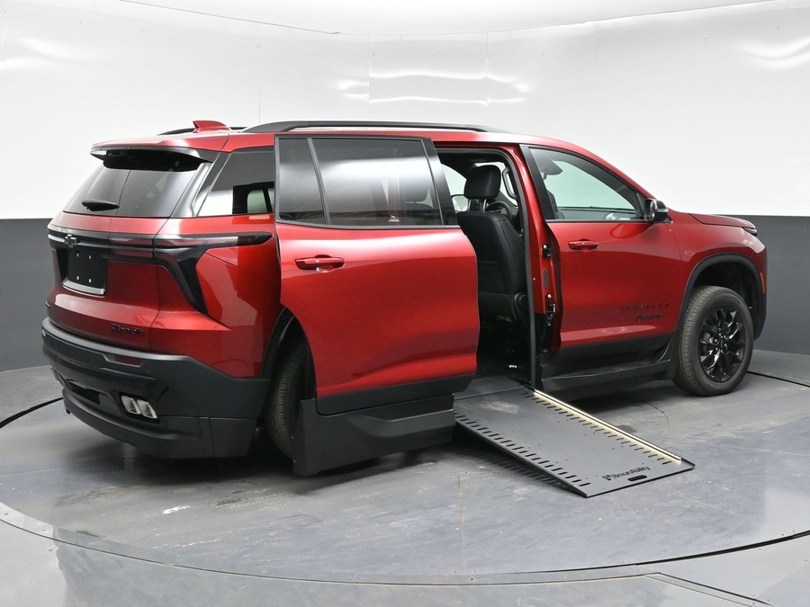 New 2026 Chevrolet Traverse 1LT Midnight - BraunAbility Side Entry In Floor Automatic Ramp