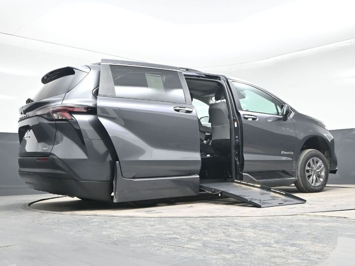 2025 TOYOTA SIENNA - Image 20