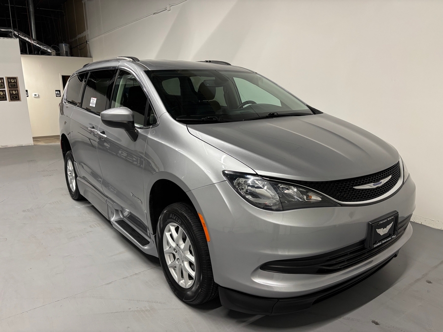 Used 2020 Chrysler Voyager LXi - BraunAbility Side Entry Fold Out Automatic Ramp
