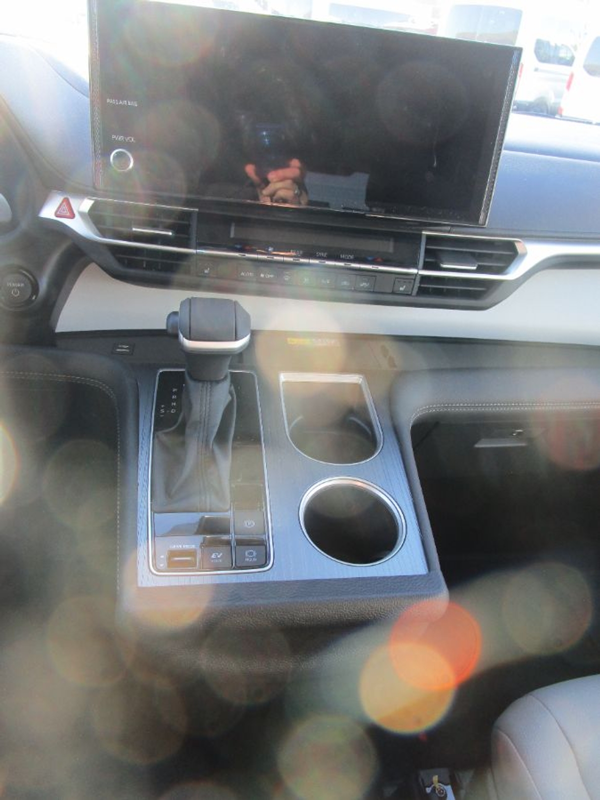 Silver Toyota Sienna image number 11