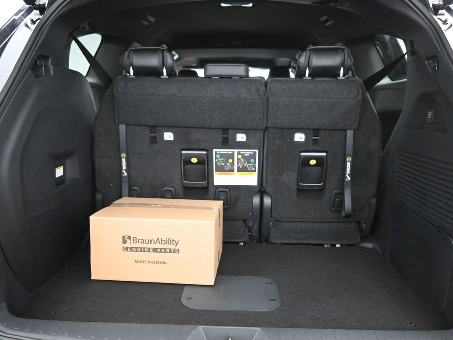 New 2025 Toyota Sienna Hybrid XSE Sport - BraunAbility Side Entry Entry Fold Out Automatic Ramp