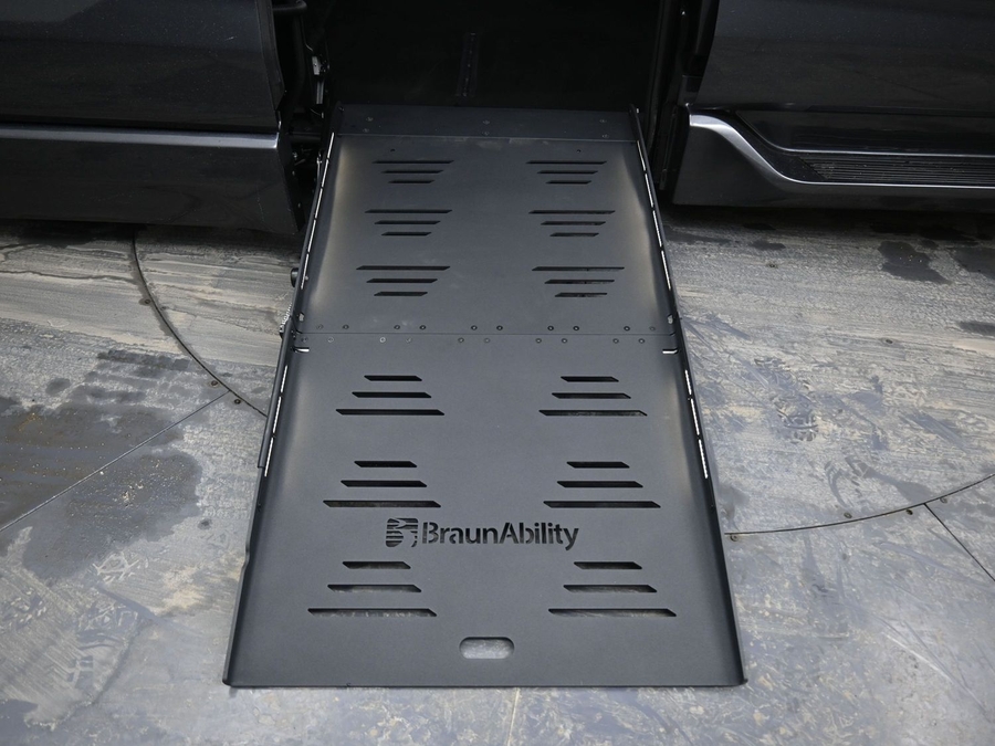 New 2025 Toyota Sienna Hybrid XLE Plus - BraunAbility Side Entry Entry Fold Out Automatic Ramp
