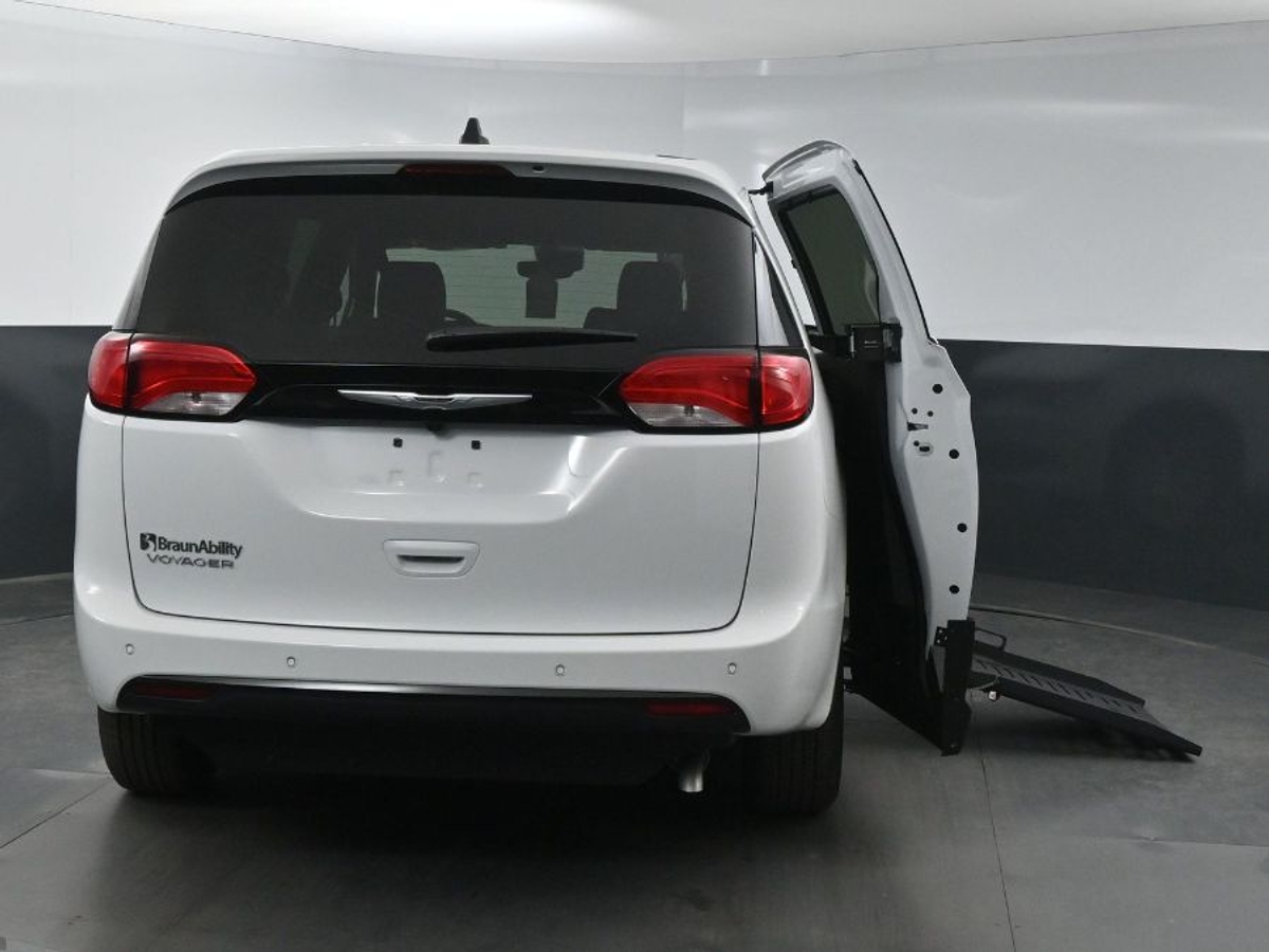2025 CHRYSLER VOYAGER - Image 6