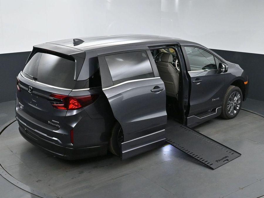 New 2025 Honda Odyssey Touring - BraunAbility Side Entry Entry In Floor Automatic Ramp