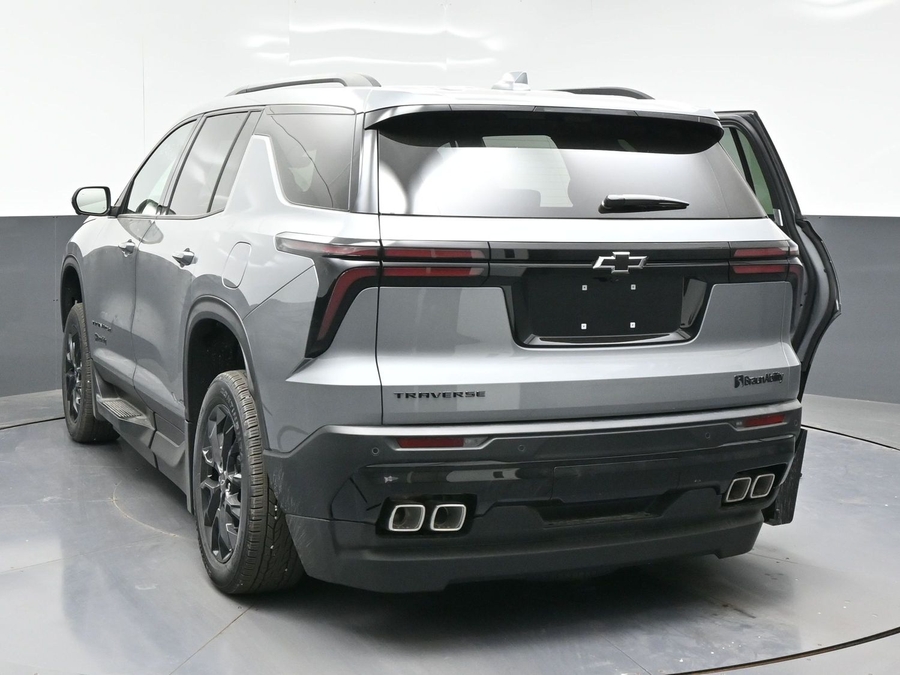 New 2026 Chevrolet Traverse 1LT Midnight - BraunAbility Side Entry Entry In Floor Automatic Ramp