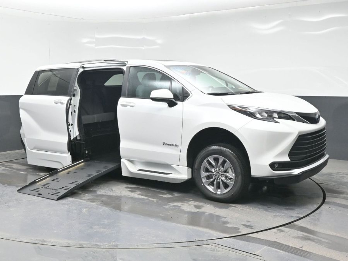 2025 TOYOTA SIENNA - Image 13