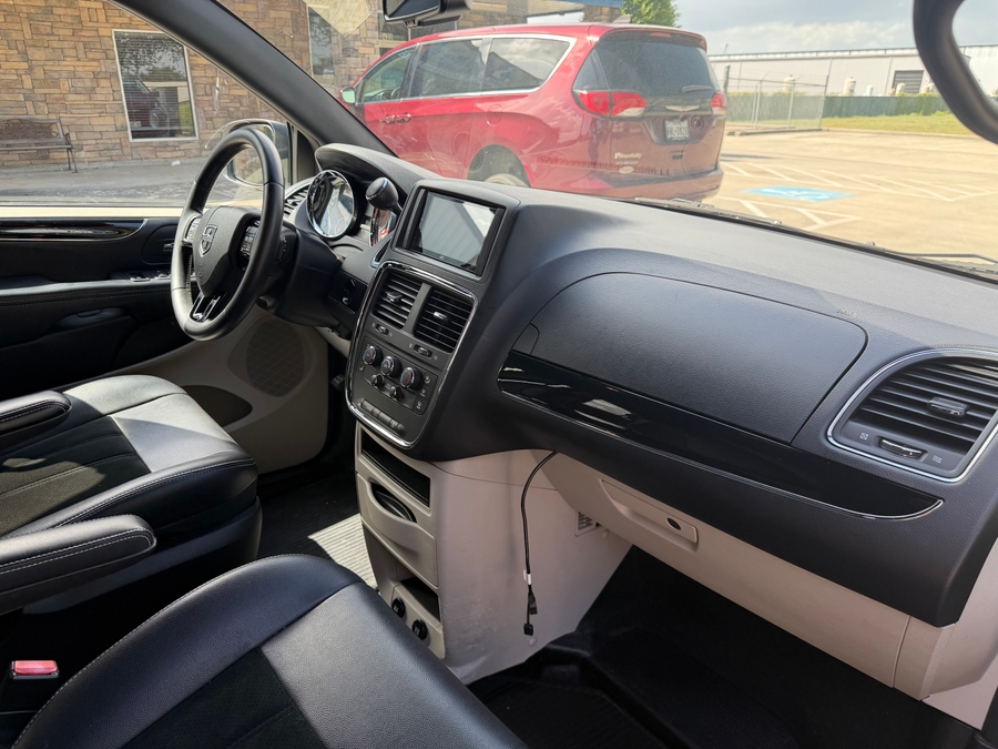 Used 2017 Dodge Grand Caravan  -    Ramp