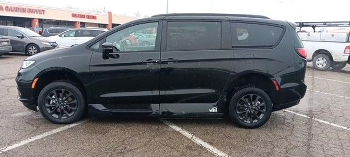 2021 CHRYSLER PACIFICA - Image 4