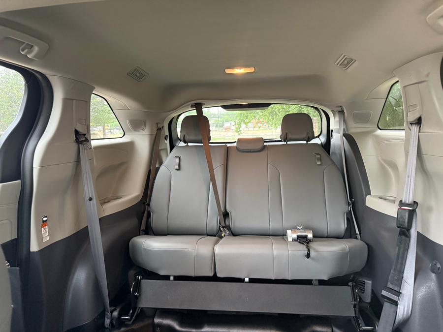 Used 2021 Toyota Sienna Hybrid XLE - BraunAbility Side Entry Entry Fold Out Automatic Ramp