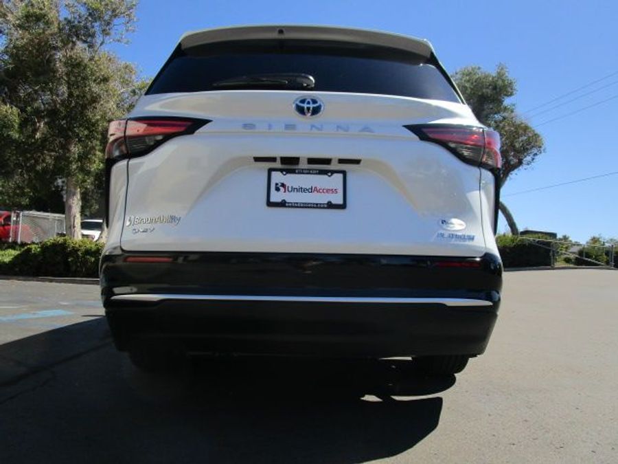 New 2025 Toyota Sienna Hybrid Platinum - BraunAbility Side Entry Entry Fold Out Automatic Ramp