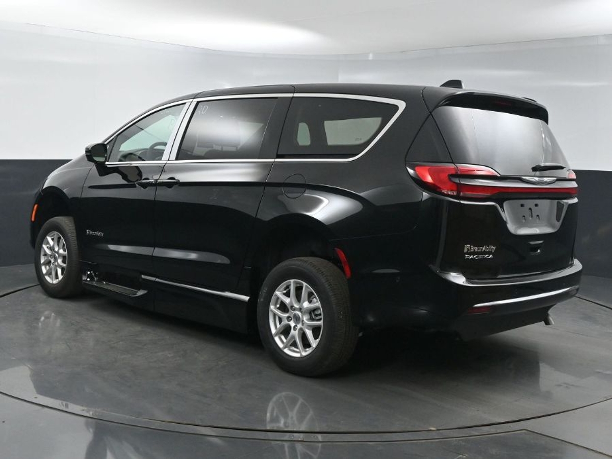 2025 CHRYSLER PACIFICA - Image 6