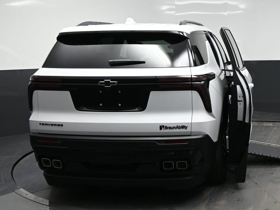 New 2026 Chevrolet Traverse 1LT Midnight - BraunAbility Side Entry In Floor Automatic Ramp