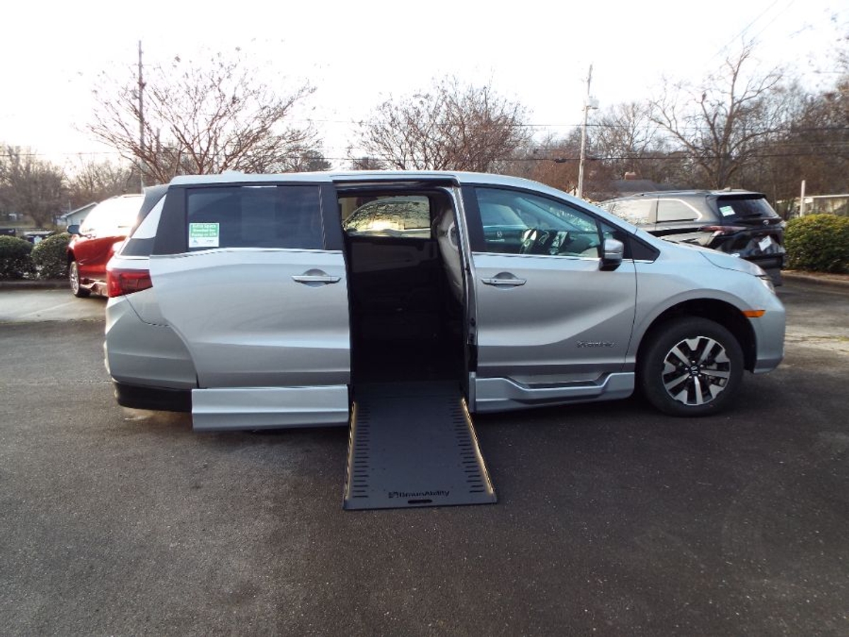 2026 Honda Odyssey EX-L's photo
