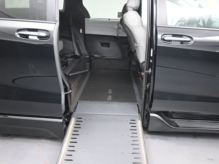New 2026 Toyota Sienna Hybrid XLE Add - BraunAbility Side Entry In Floor Automatic Ramp