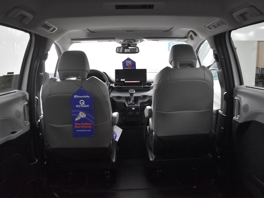 New 2025 Toyota Sienna Hybrid XLE Base - BraunAbility Side Entry Entry In Floor Automatic Ramp