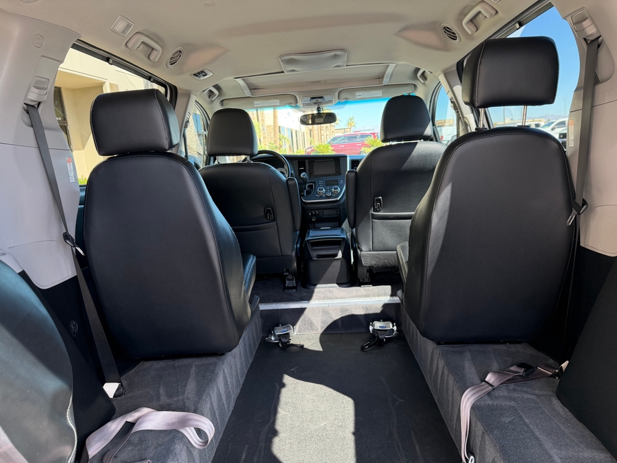 Used 2015 Toyota Sienna SE - Freedom Rear Entry Fold Out Automatic Ramp