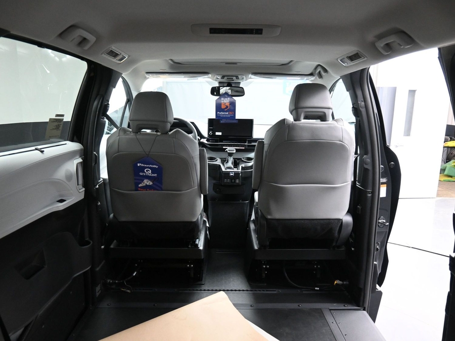 Black Toyota Sienna image number 12