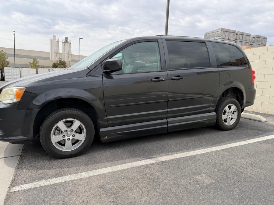 Used 2012 Dodge Grand Caravan SXT - VMI Side Entry In Floor Automatic Ramp