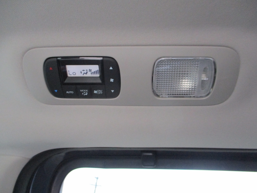 Blue Honda Odyssey image number 17