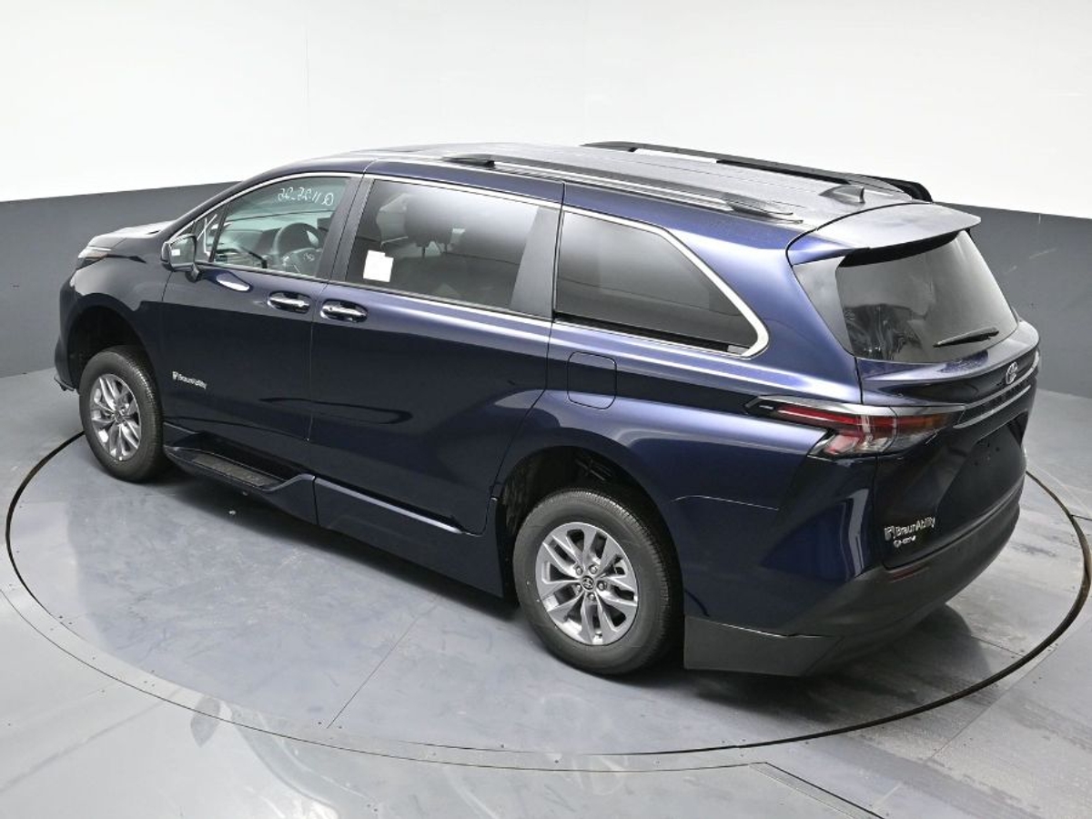 2025 TOYOTA SIENNA - Image 25