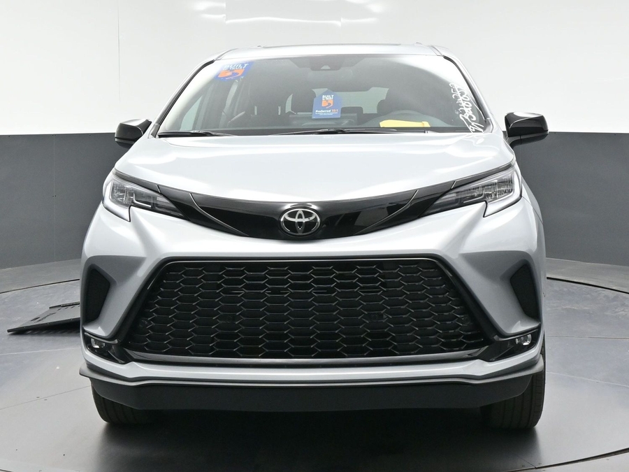 New 2026 Toyota Sienna Hybrid XSE Sport - BraunAbility Side Entry In Floor Automatic Ramp