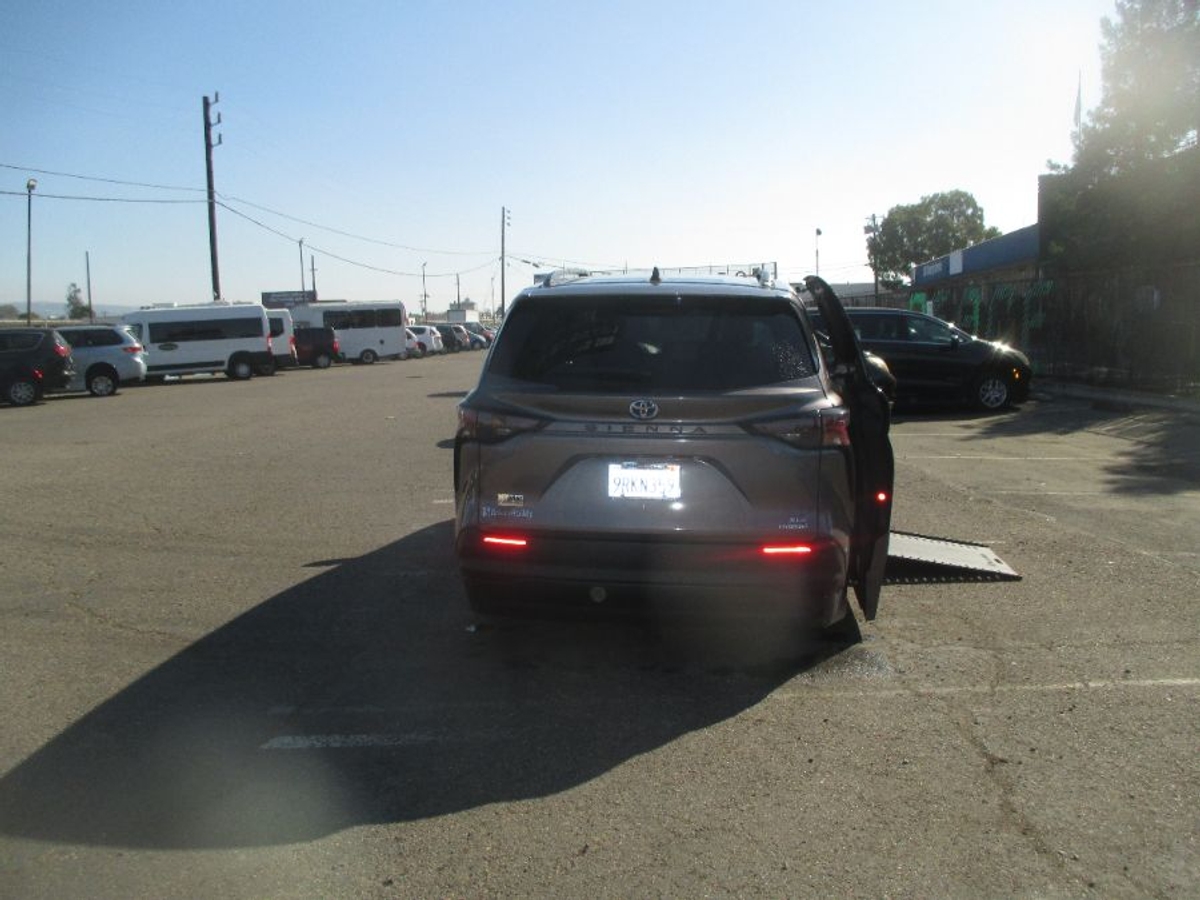 2024 TOYOTA SIENNA - Image 13