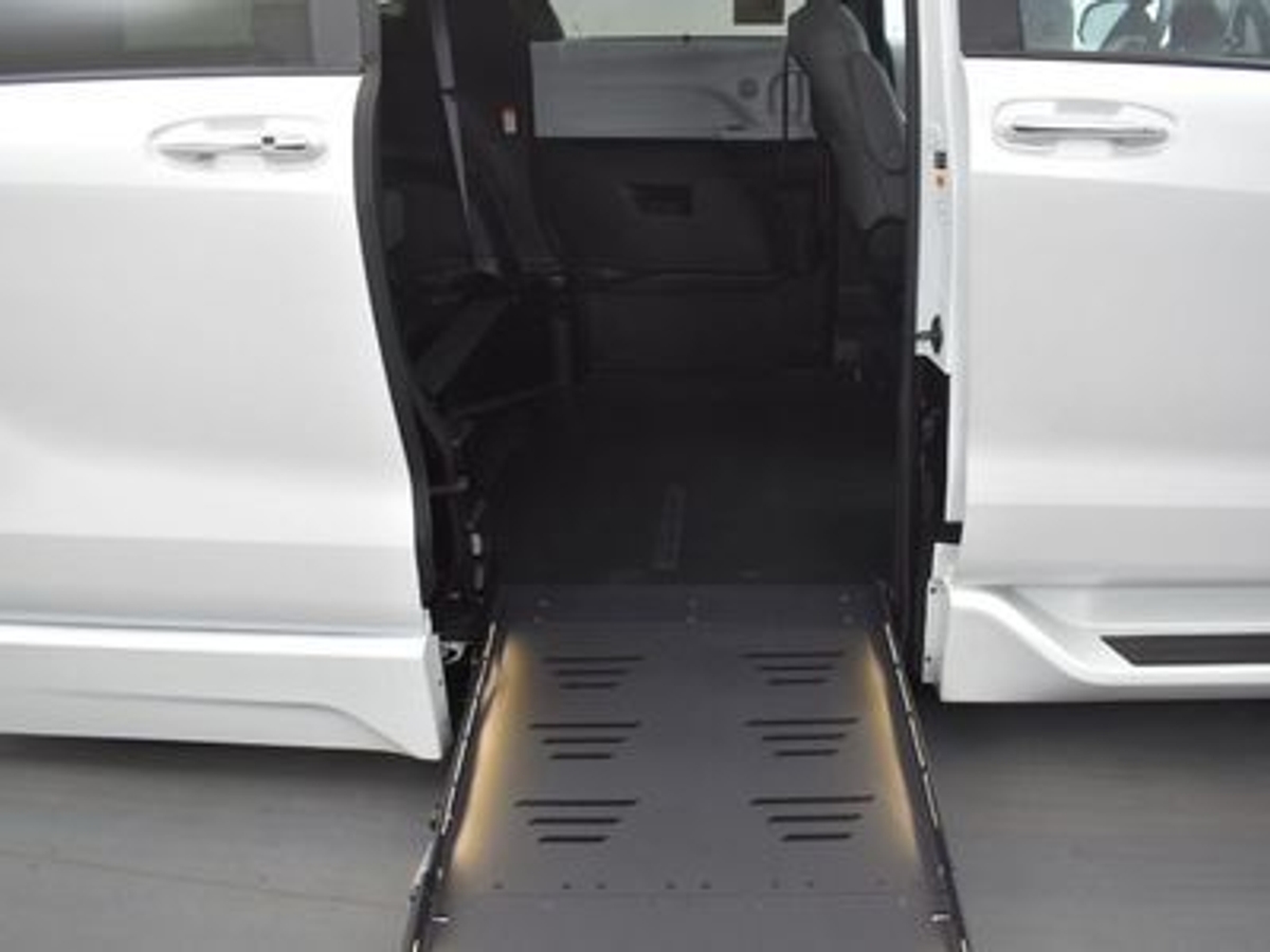 2025 TOYOTA SIENNA - Image 2