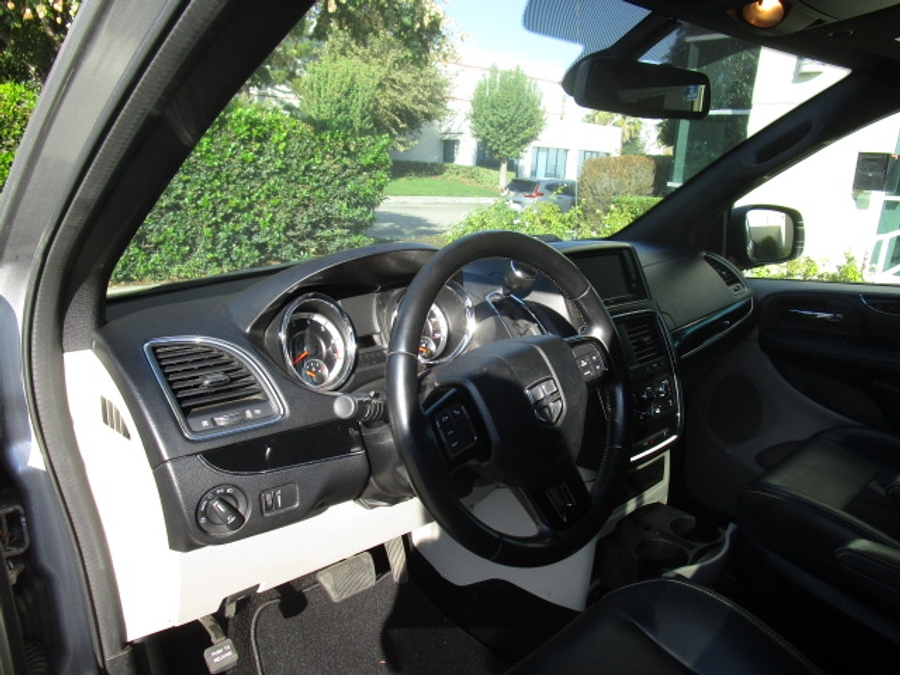 Used 2019 Dodge Grand Caravan SXT - VMI Side Entry Entry Fold Out Automatic Ramp