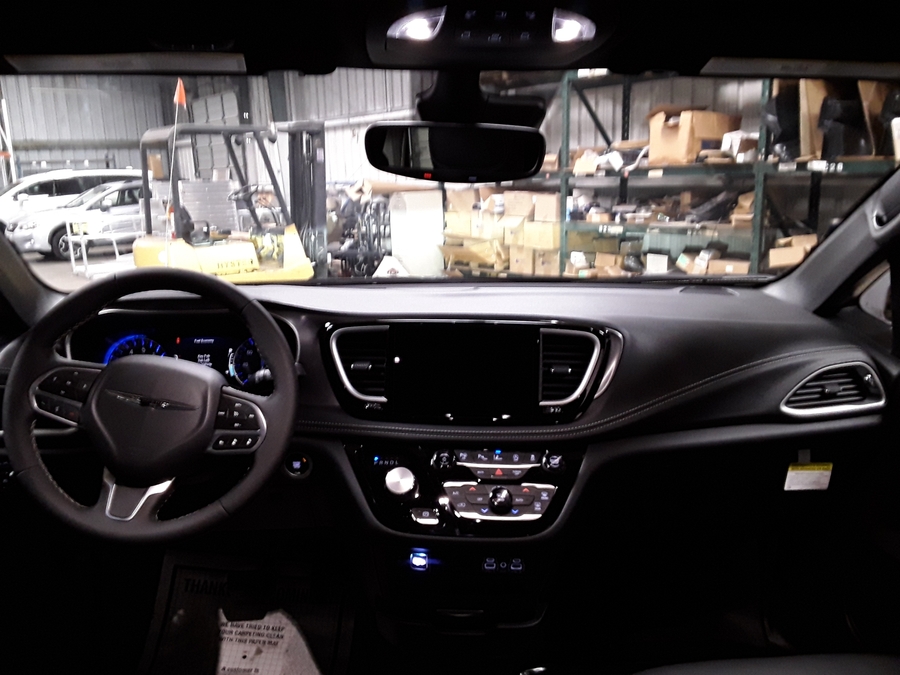 Black Chrysler Pacifica image number 8