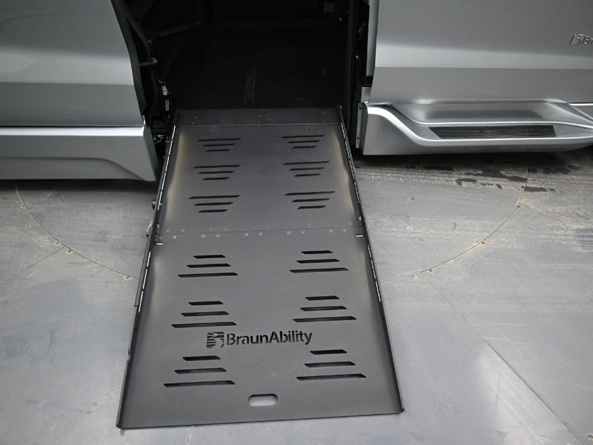 2025 TOYOTA SIENNA - Image 11