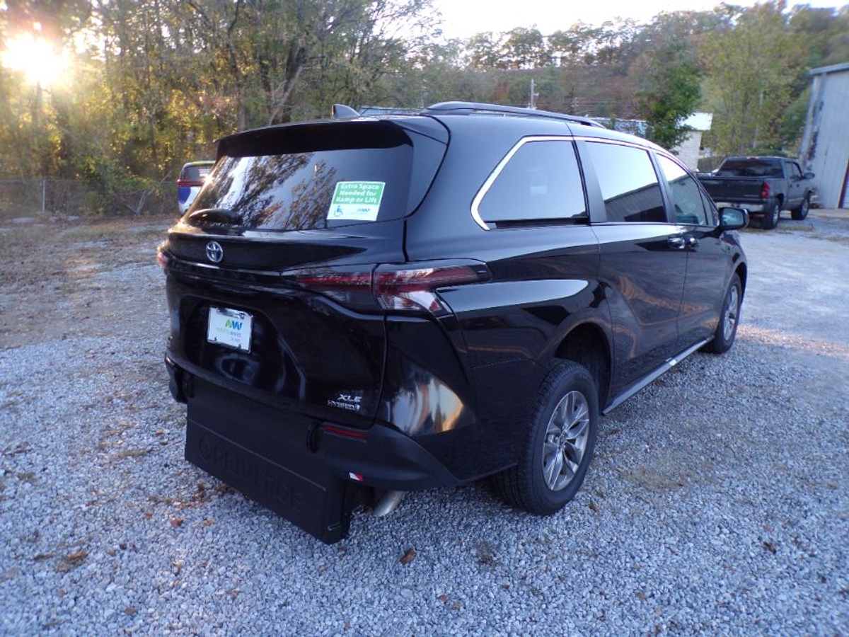 2024 TOYOTA SIENNA - Image 5