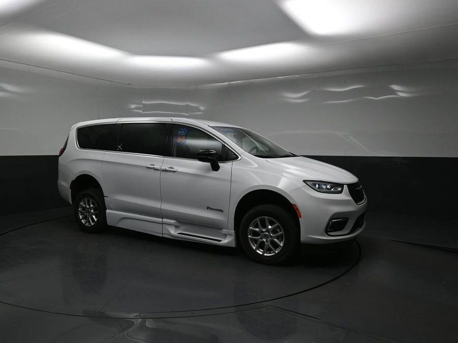 Used 2024 Chrysler Pacifica Touring L - BraunAbility Side Entry In Floor Automatic Ramp