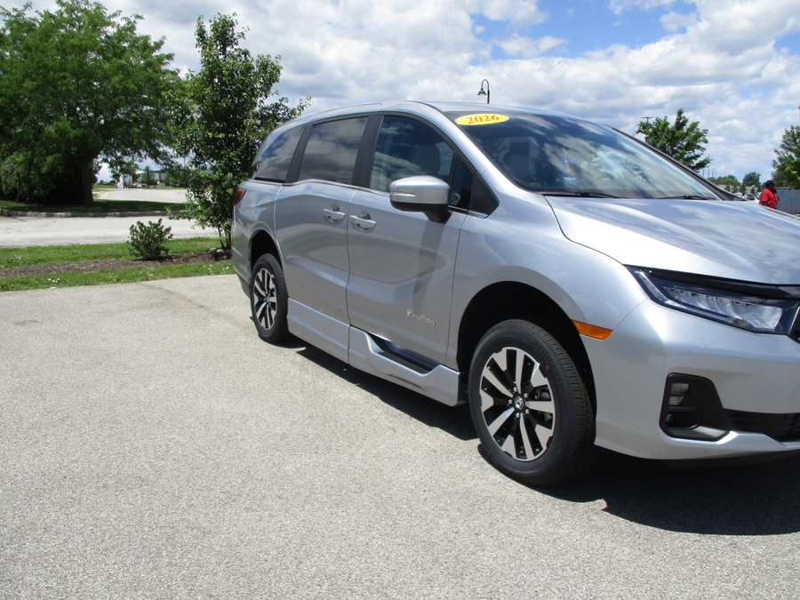 Silver Honda Odyssey image number 3