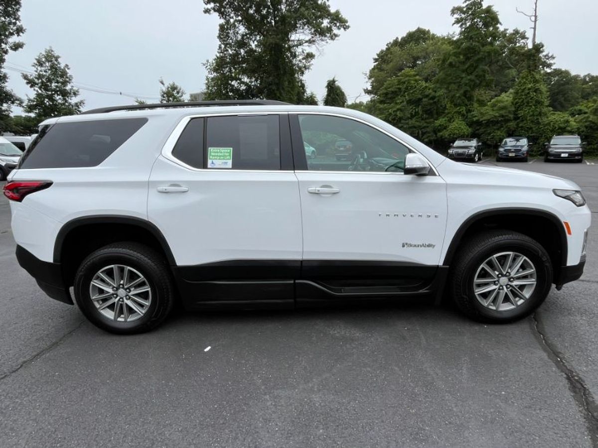 2023 CHEVROLET TRAVERSE - Image 4