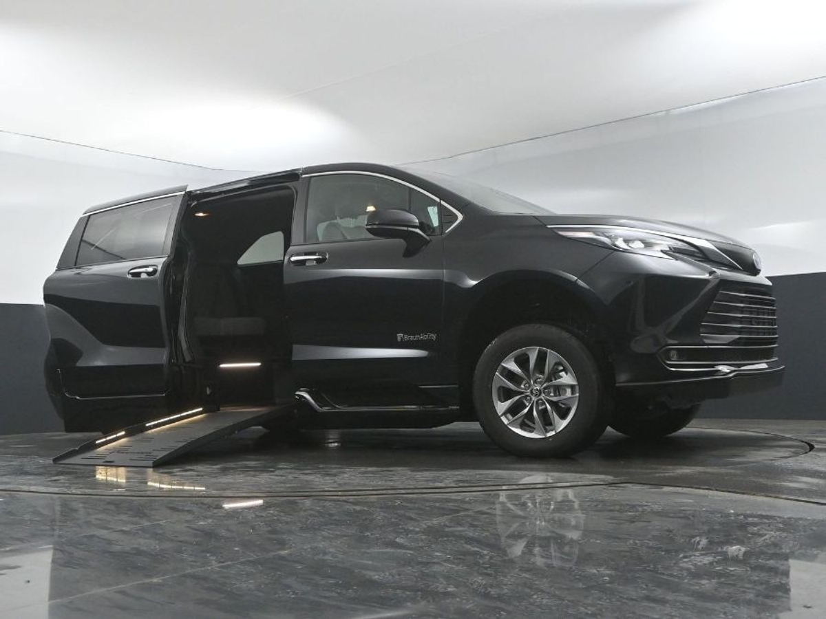 2025 TOYOTA SIENNA - Image 19