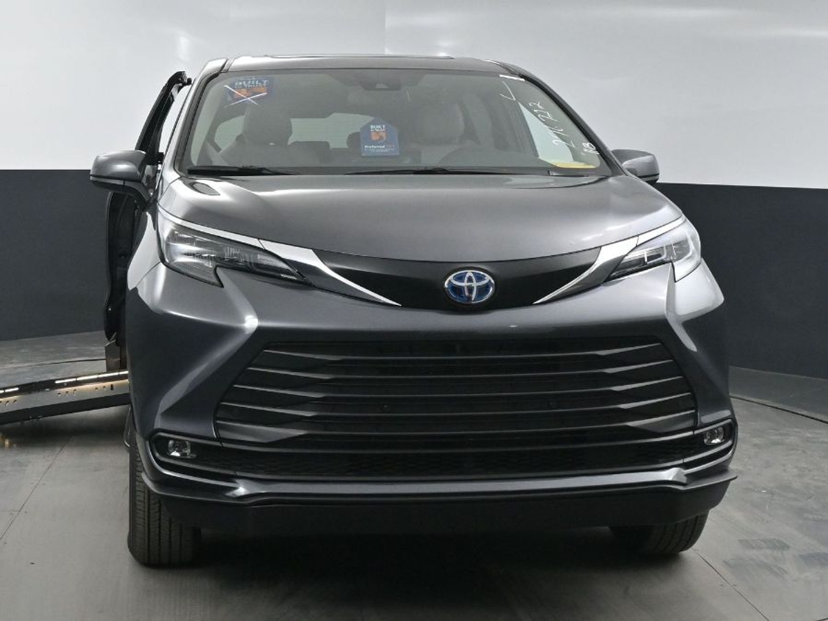 2025 TOYOTA SIENNA - Image 10