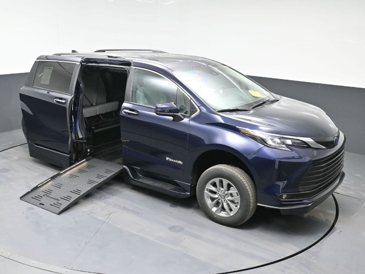 2025 TOYOTA SIENNA - Image 23