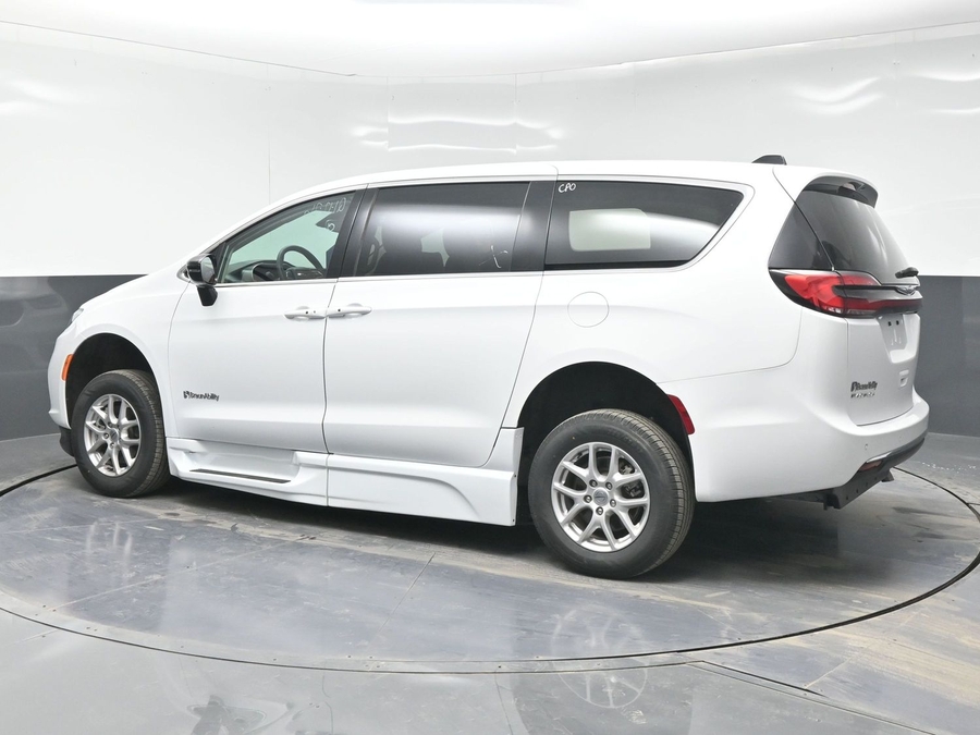 Used 2024 Chrysler Pacifica Touring L - BraunAbility Side Entry Entry In Floor Automatic Ramp