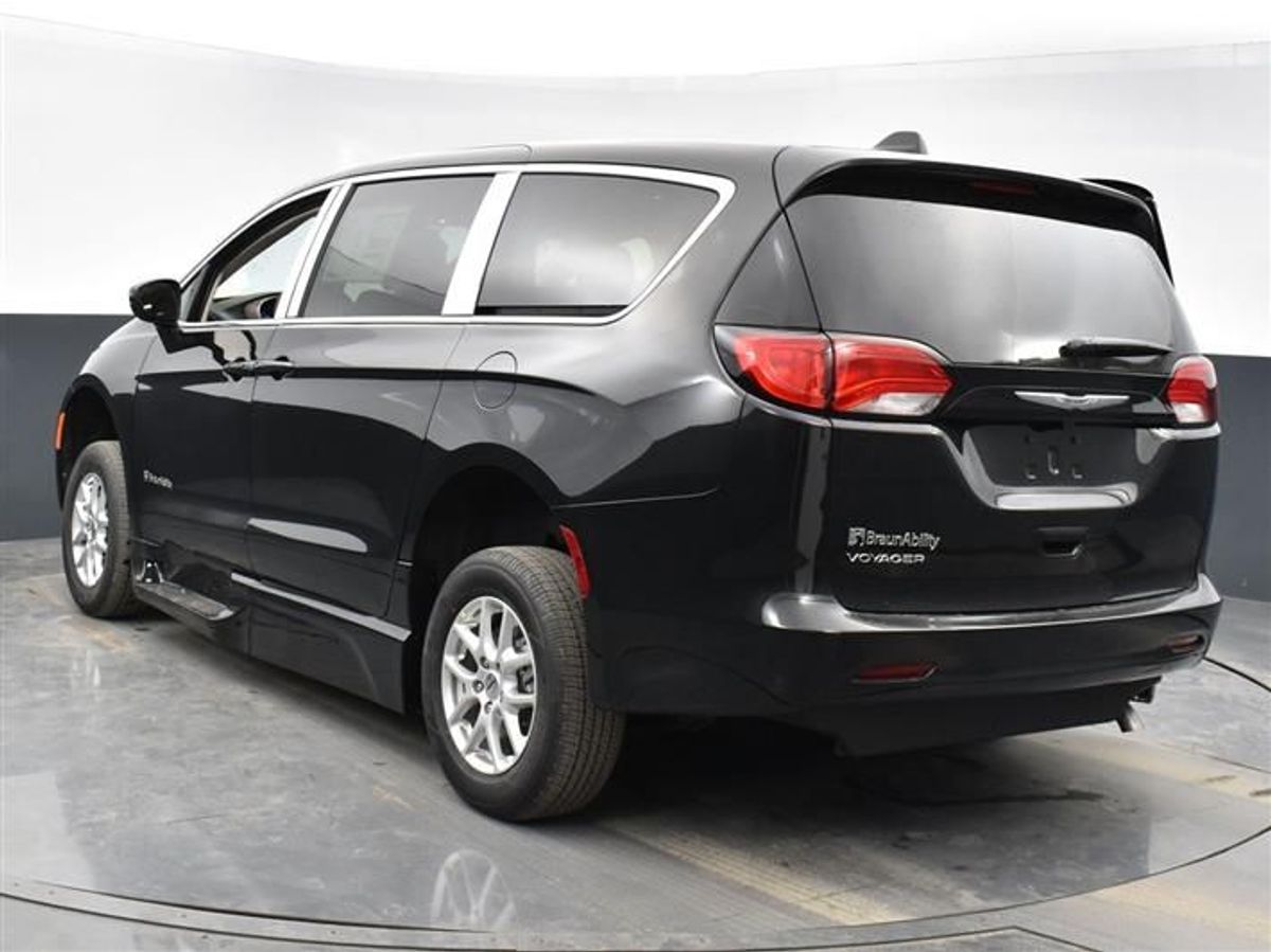 2023 CHRYSLER VOYAGER - Image 11