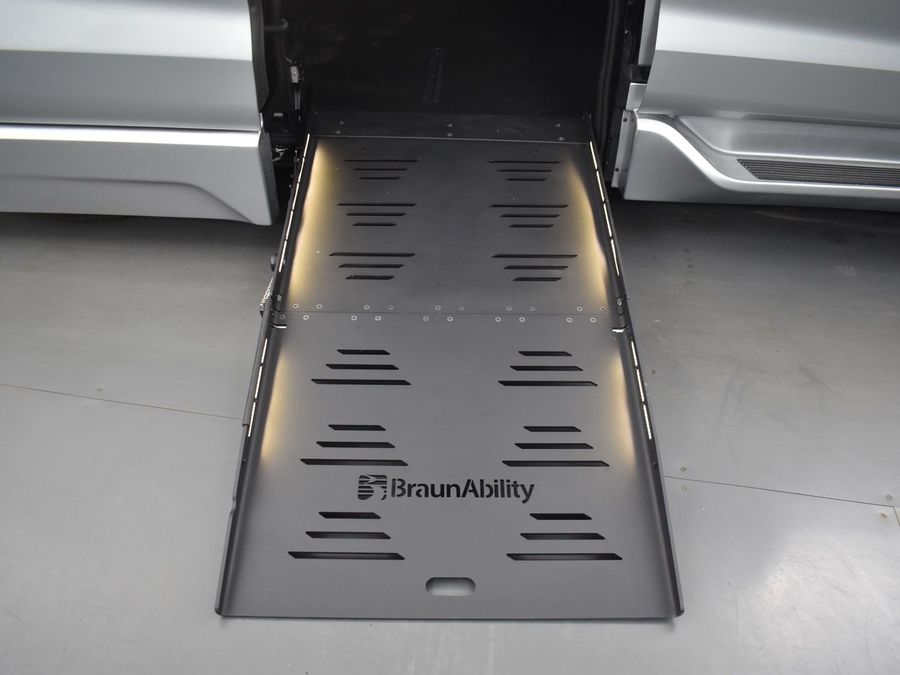 New 2025 Toyota Sienna Hybrid XSE Sport - BraunAbility Side Entry Entry Fold Out Automatic Ramp