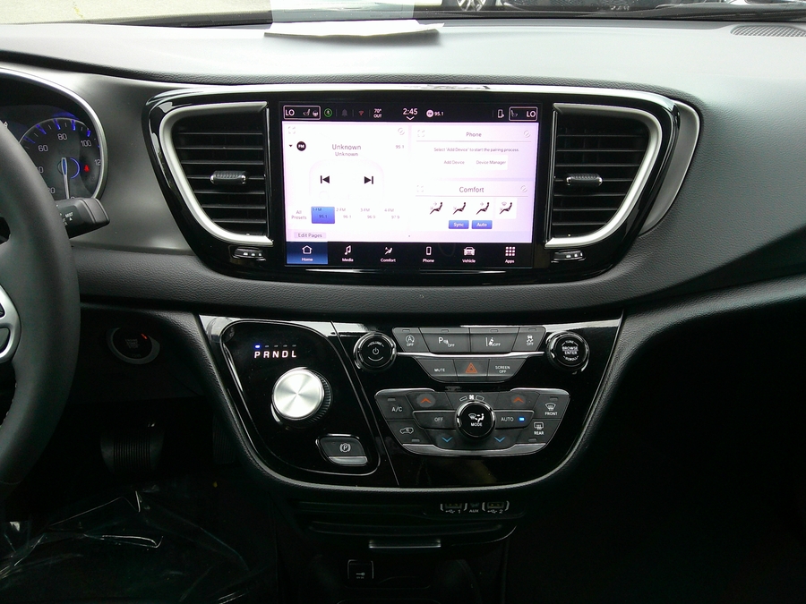 Grey Chrysler Pacifica image number 16