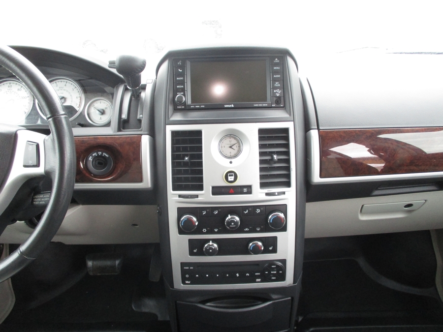 2010 CHRYSLER TOWN AND COUNTRY - Image 15