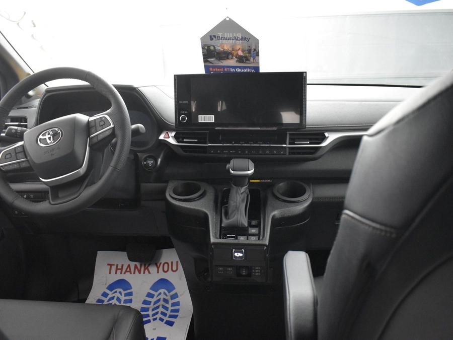 New 2025 Toyota Sienna Hybrid Platinum - BraunAbility Side Entry Entry Fold Out Automatic Ramp