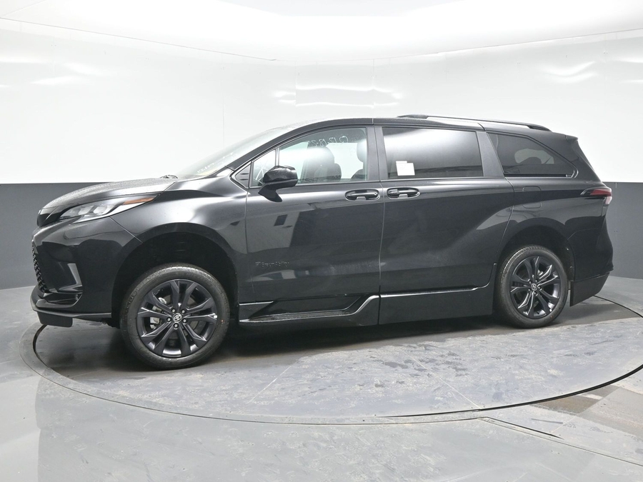 New 2025 Toyota Sienna Hybrid XSE Sport - BraunAbility Side Entry Entry Fold Out Automatic Ramp