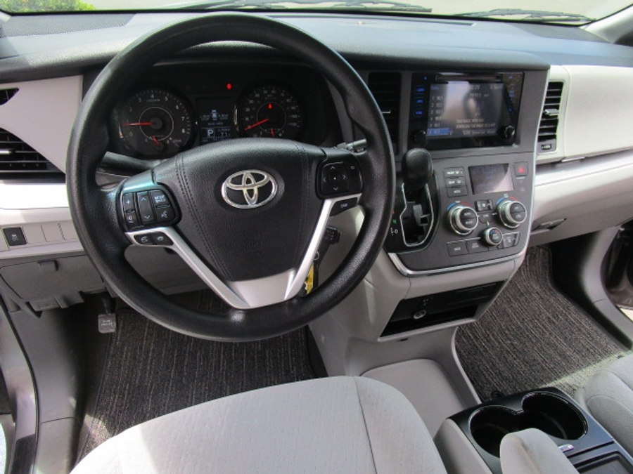 Used 2015 Toyota Sienna LE - FRE Rear Entry Entry Fold Out Manual Ramp
