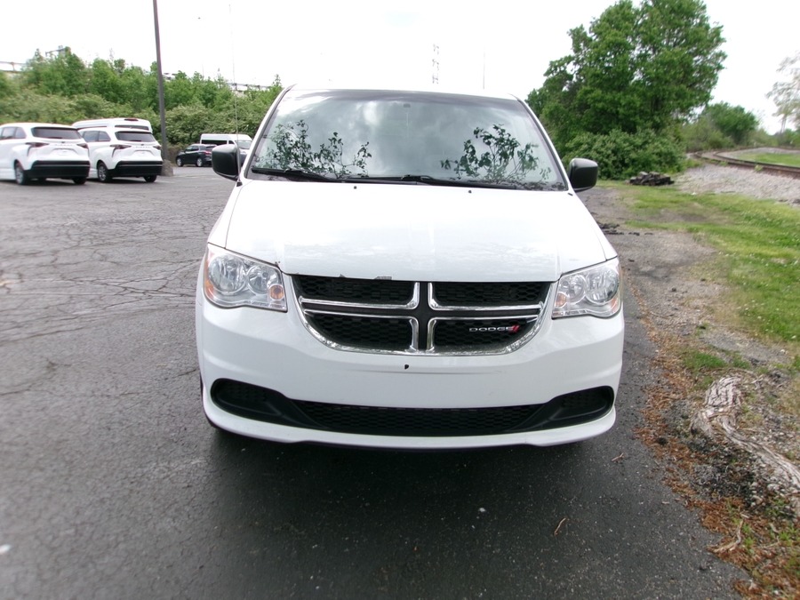 White Dodge Grand Caravan image number 15